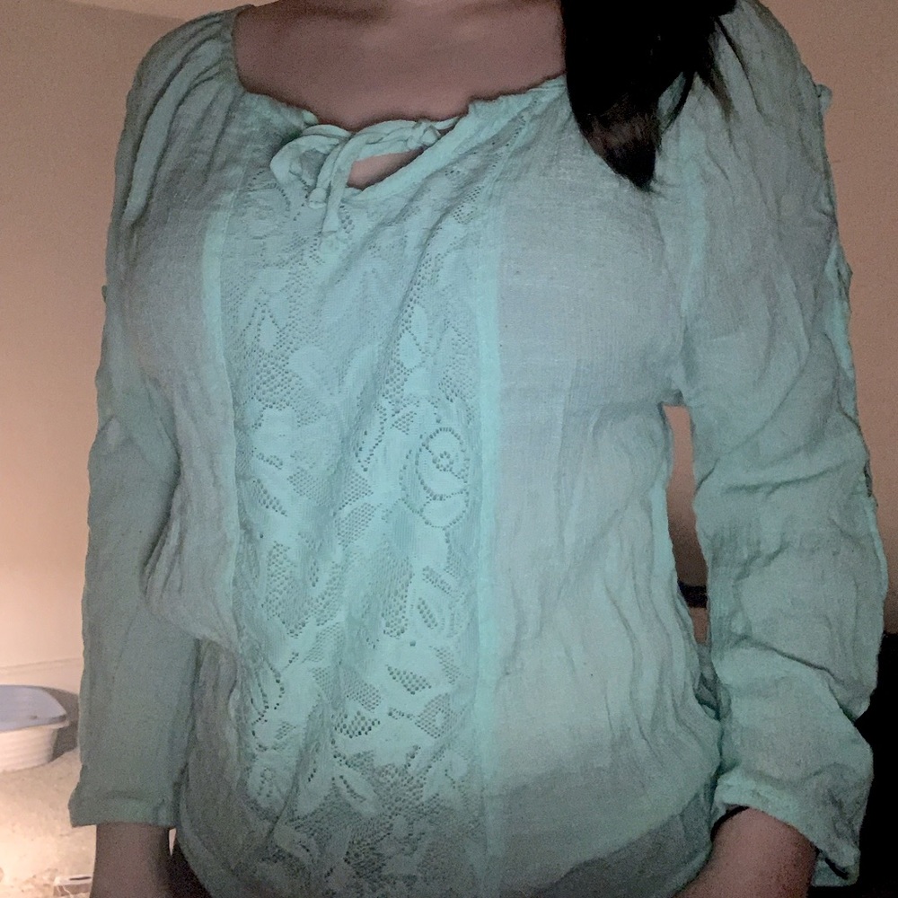 Comfy lace and rayon top with real poliéster; color is mint; size: L/G (11-13)